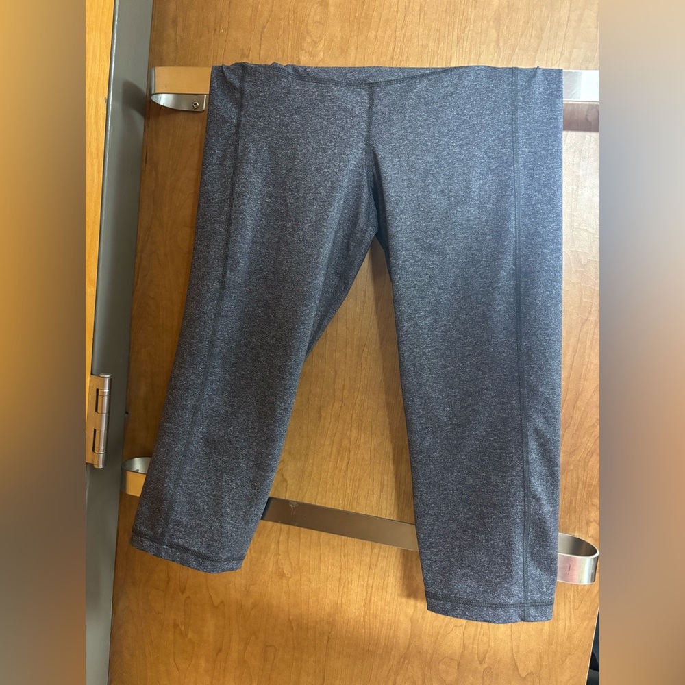 Old Navy Active Fitted Dark Gray Leggings, Size Medium Women’s